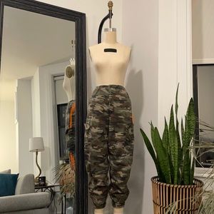 Camp Cargo pocket pant with stripe detail